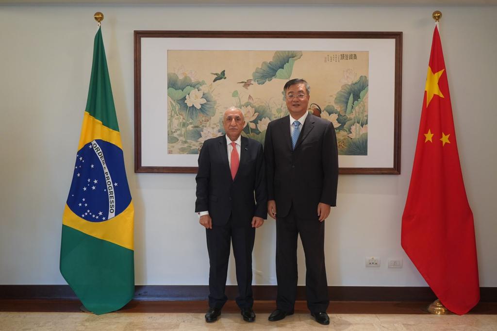Fambras Visita A Embaixada Da China No Brasil E Entrega Placa De Boas Vindas Ao Novo Embaixador 6061